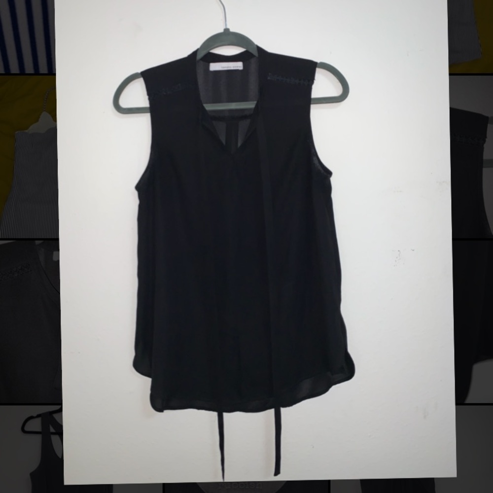 Topson Downs black sleeveless tank. Small